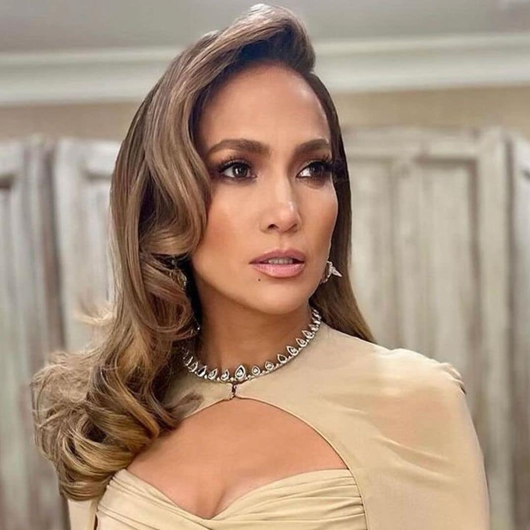 Jennifer Lopez se apodera de Nueva York con el vestido con corsé drapeado que favorece siempre