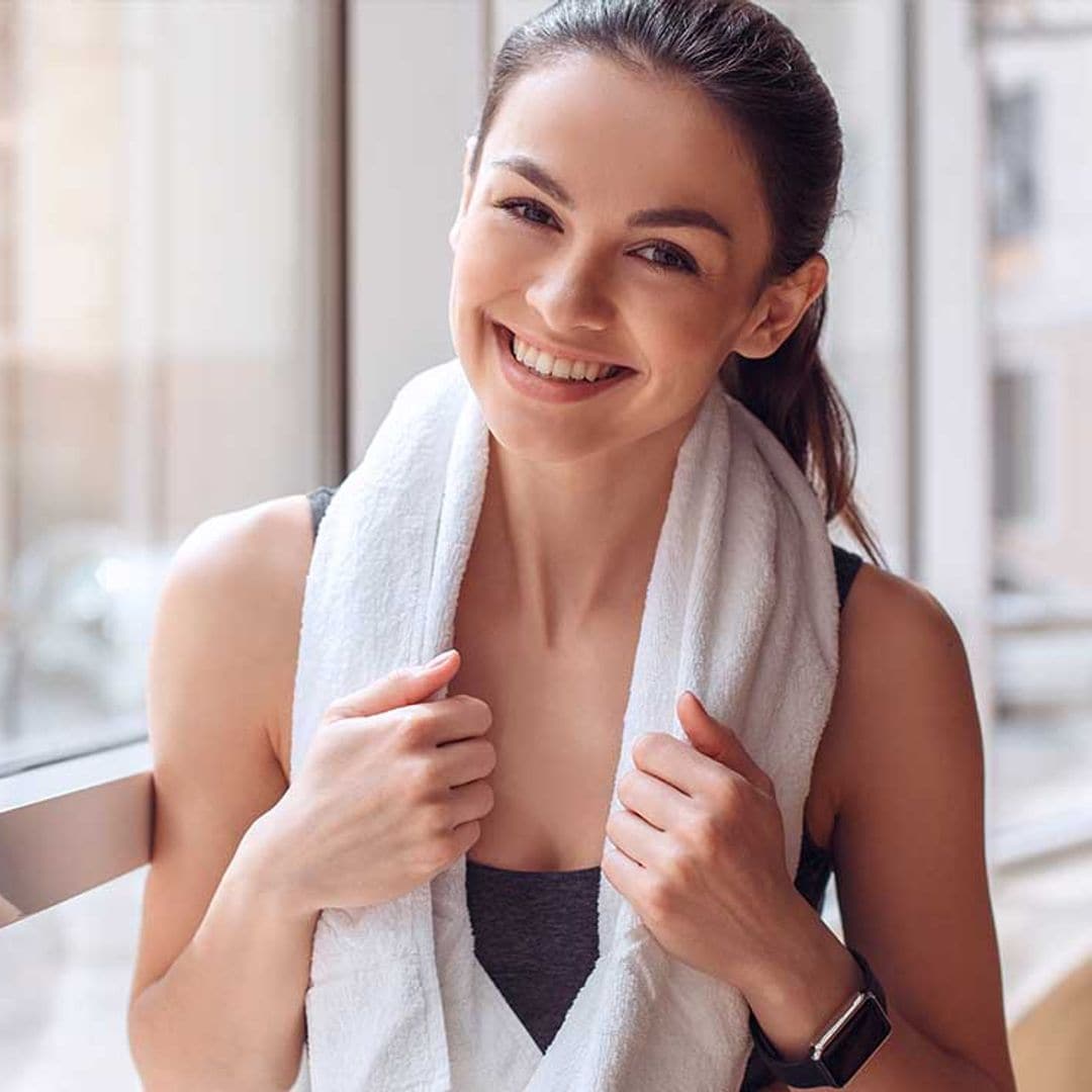 6 ejercicios que puedes hacer en casa utilizando una toalla