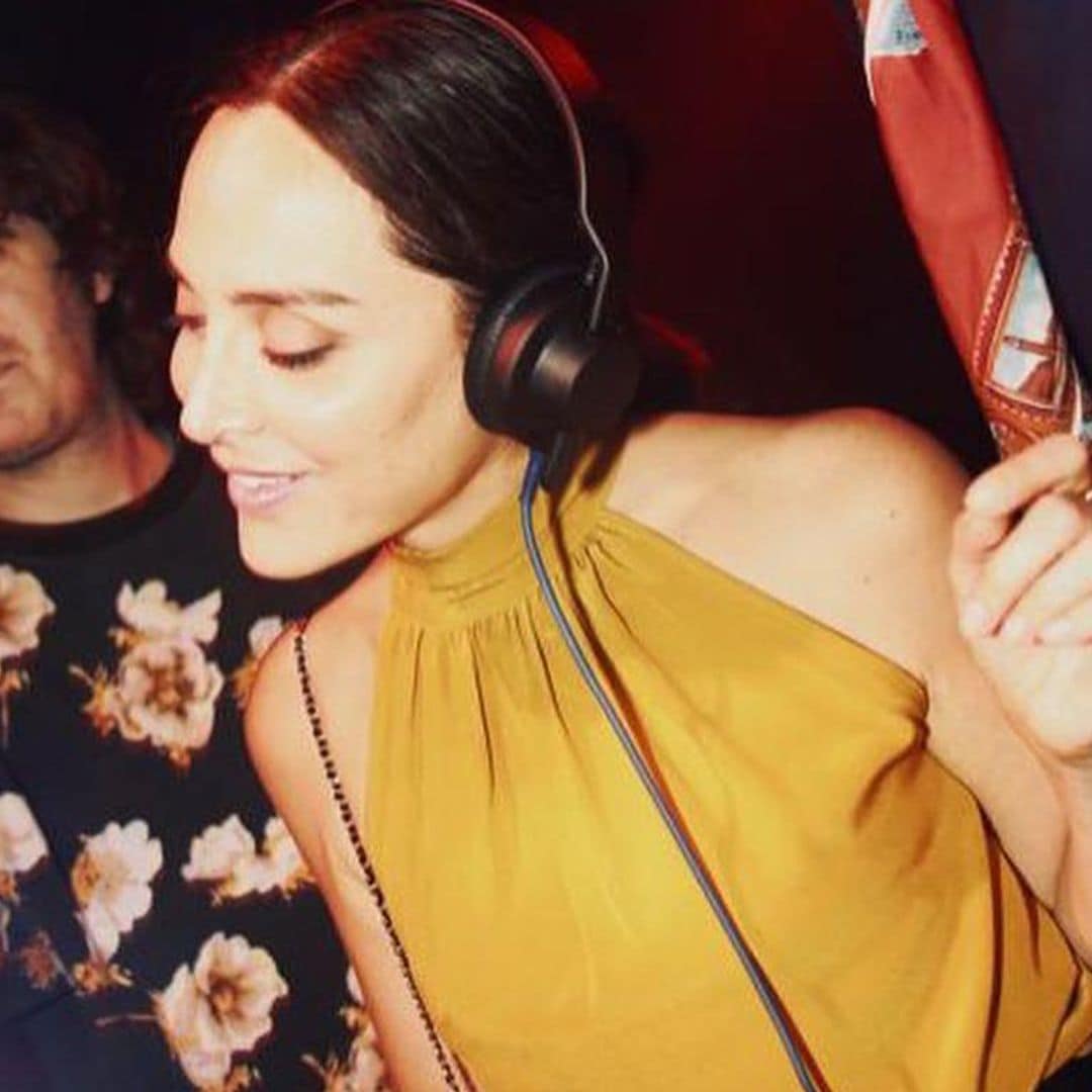 Tras su luna de miel, Tamara Falcó se luce como DJ en la boda de su amiga