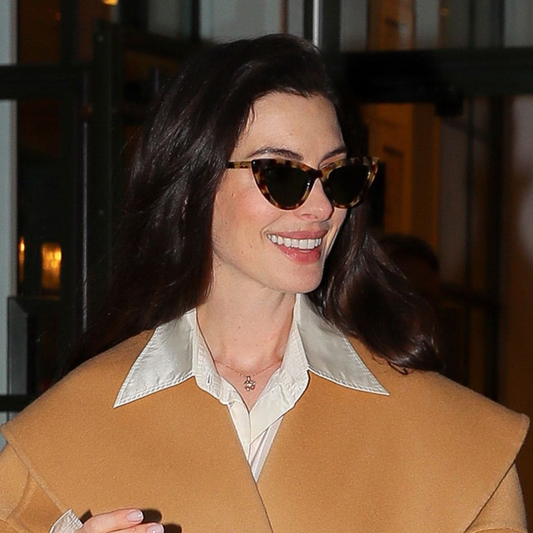 El guiño de Anne Hathaway a las botas icono de 'El Diablo viste de Prada' para una cita en Nueva York