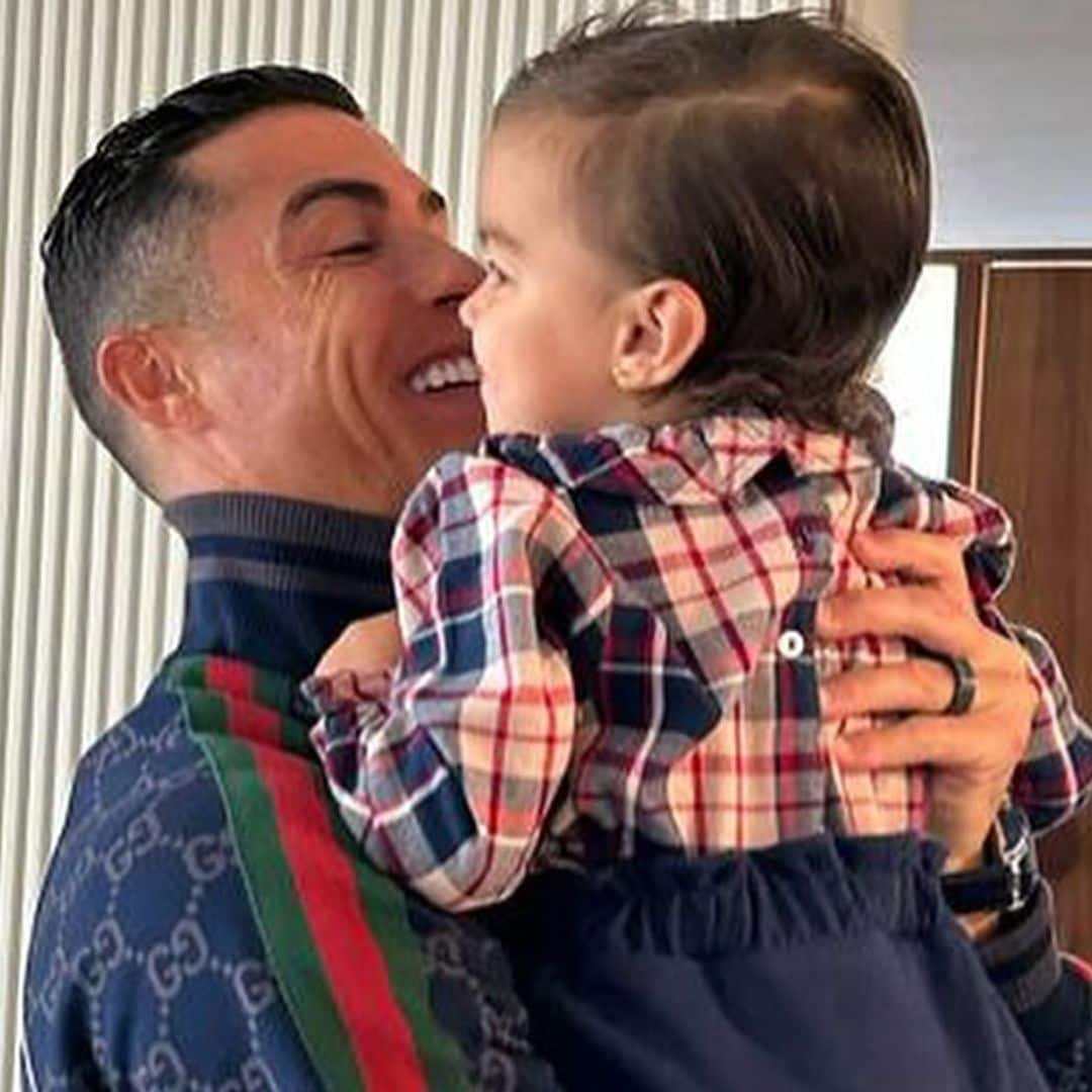 La alegría de Cristiano Ronaldo al llegar a casa y encontrarse con su hija Bella Esmeralda ¡y su nuevo cochazo!