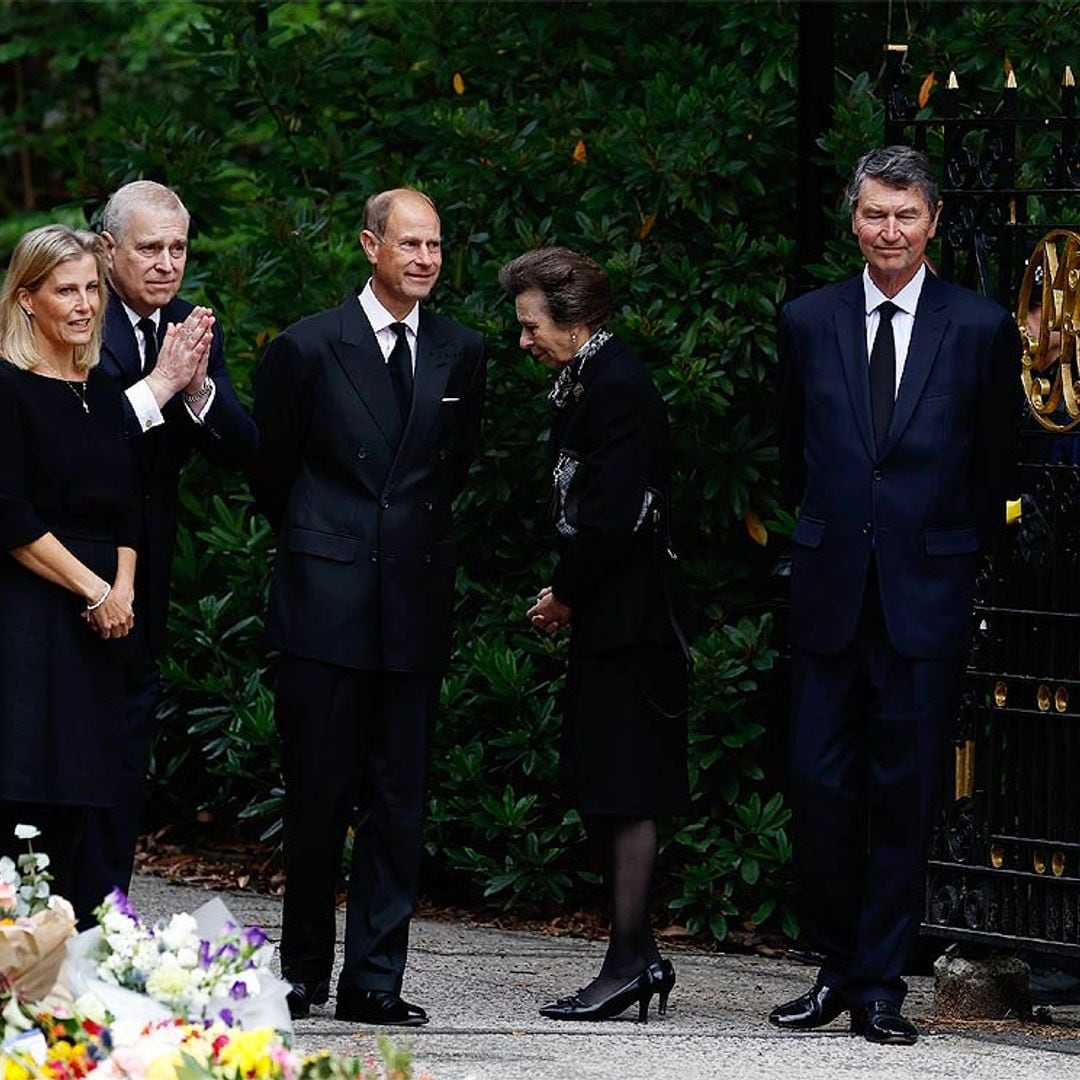 Los hijos y nietos de Isabel II que siguen en Balmoral agradecen, muy emocionados y entre lágrimas, el cariño recibido