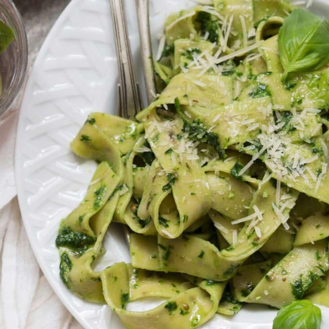 Cintas de pasta con salsa 'pistou'