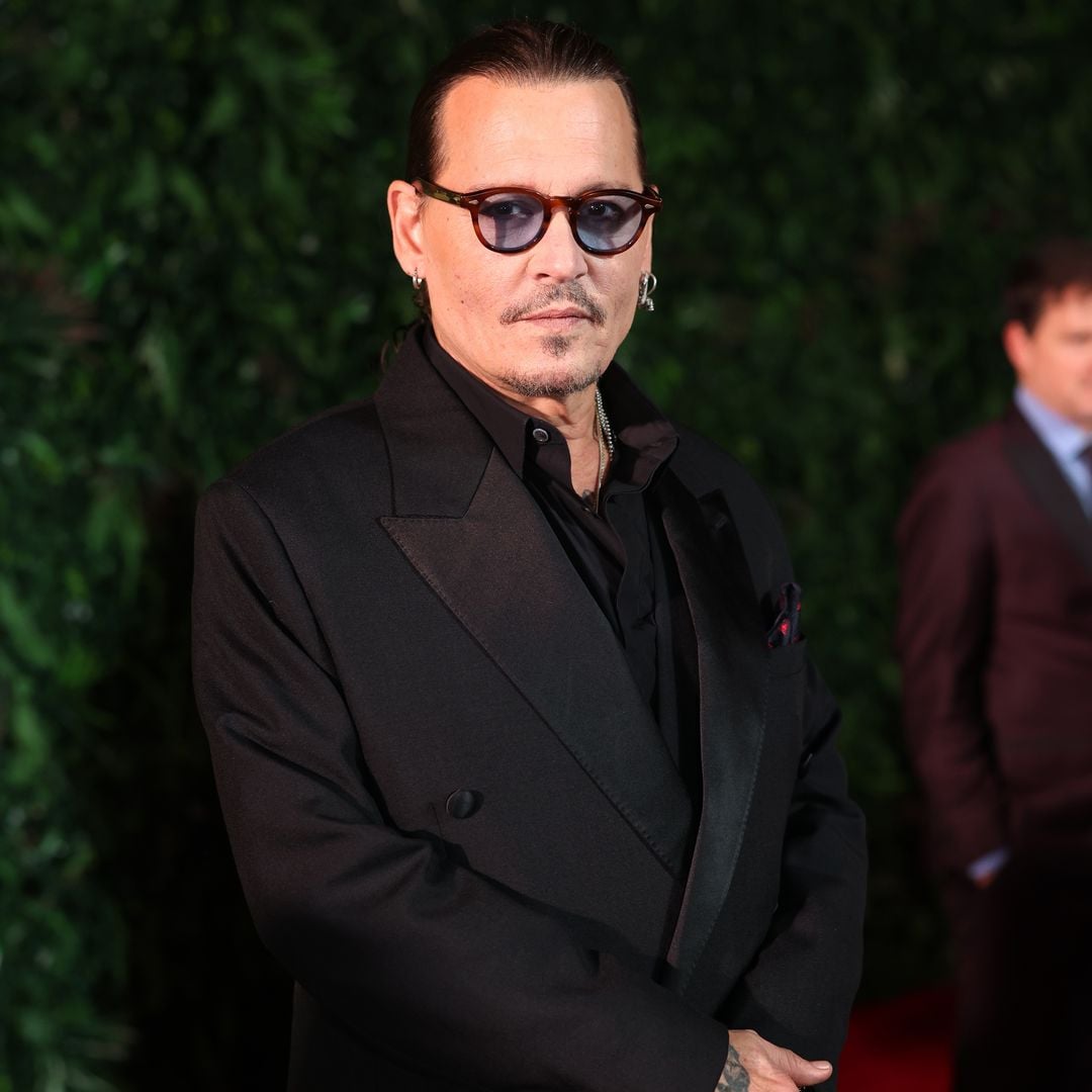 Johnny Depp habría iniciado un romance con una modelo 33 años menor que él