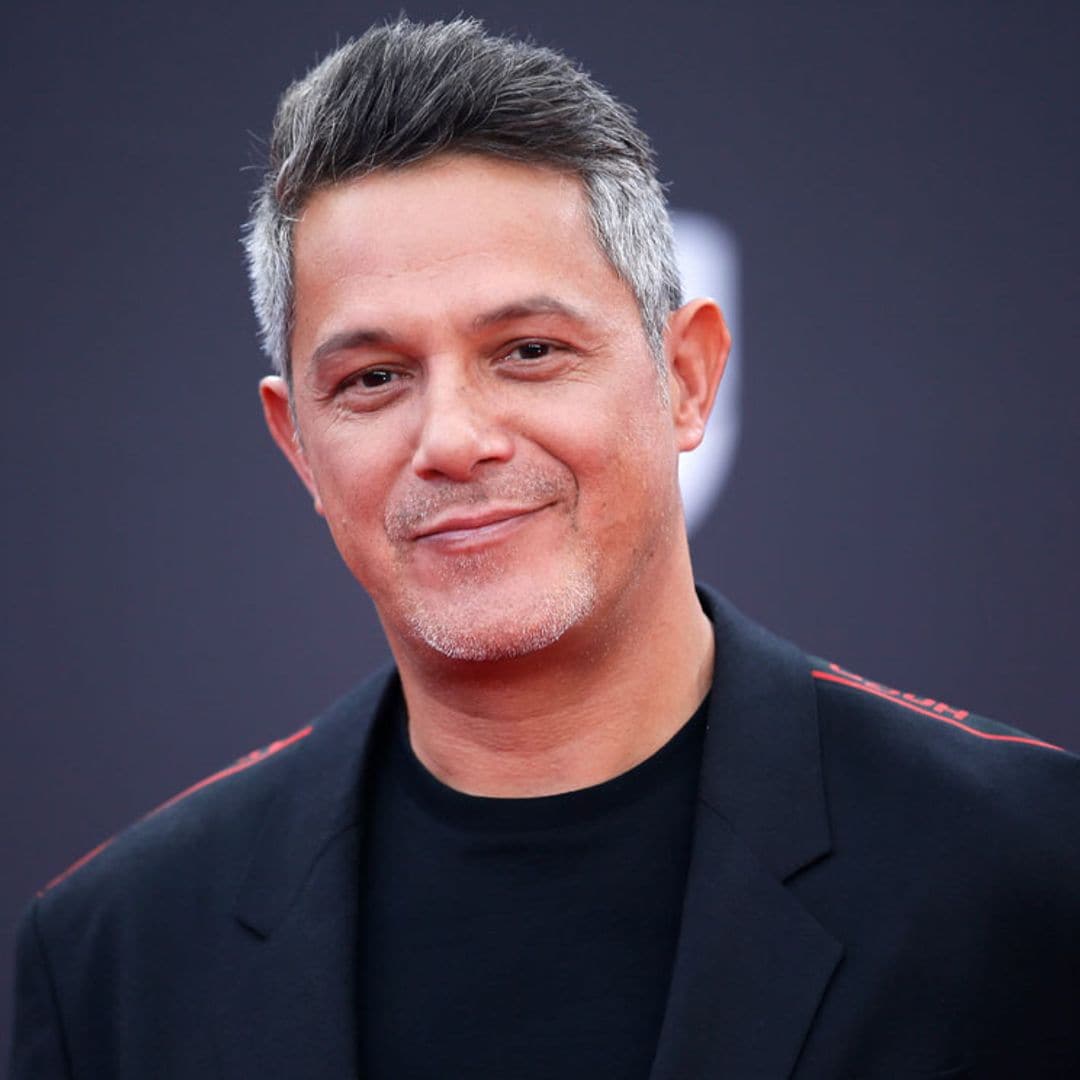 Alejandro Sanz comparte 'su baile de graduación' con dos estrellas de la música latina