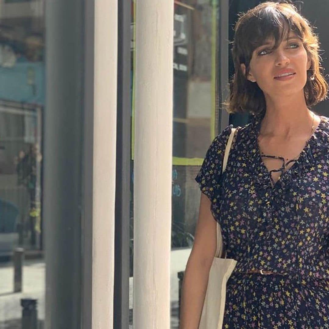 ¿Y si el vestido estampado que buscas fuera el de estrellas de Sara Carbonero?