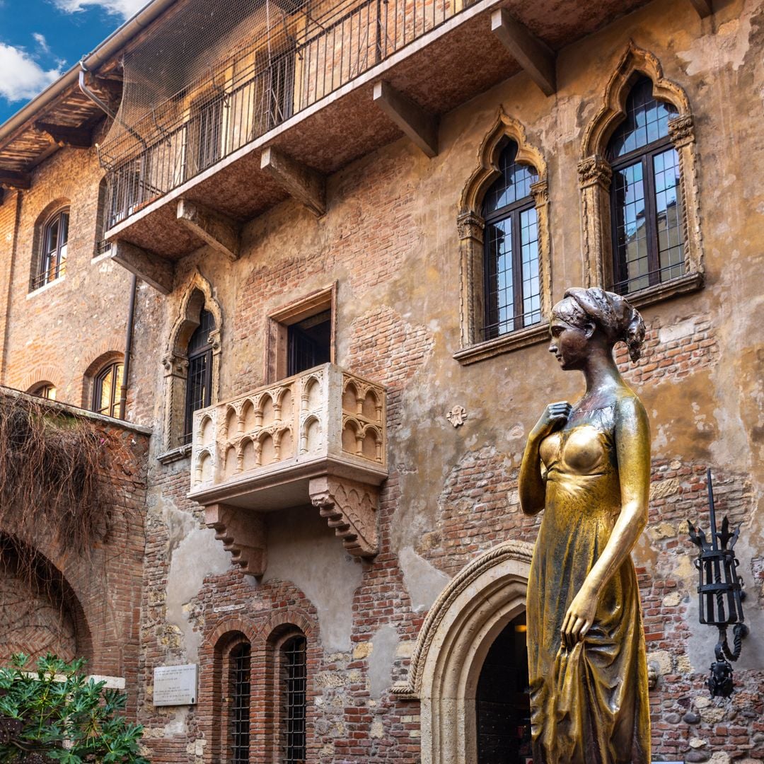 Estatua de Julieta en su casa de Verona