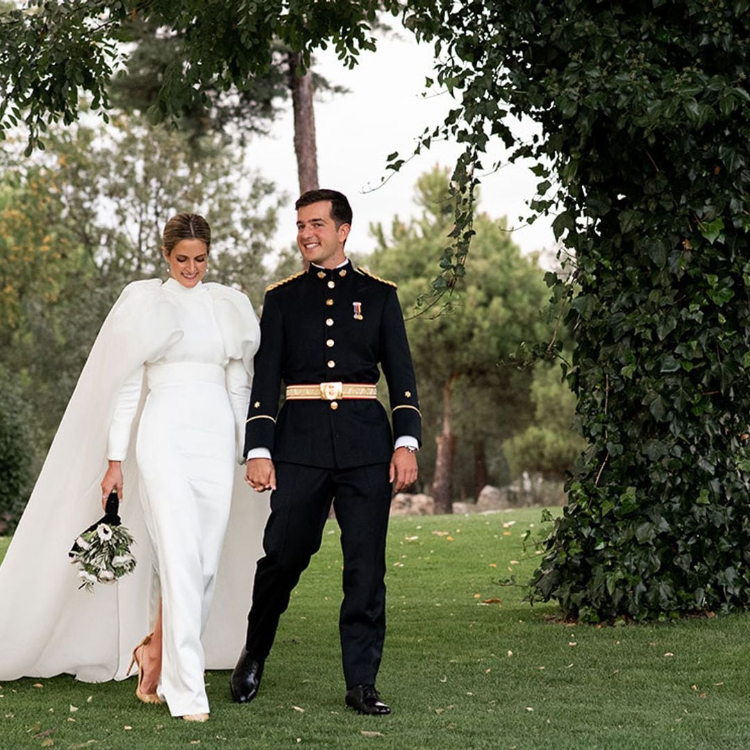 María, la novia andaluza que se casó en Madrid con un elegante vestido con capa