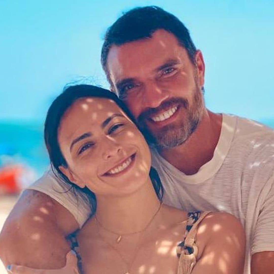 Novia de Julián Gil responde a quienes cuestionan su relación: ‘Que dure lo que tenga que durar’