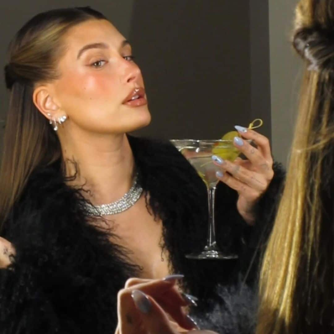 Hailey Bieber inspira las mejores manicuras invernales: de la Martini al canela glaseado