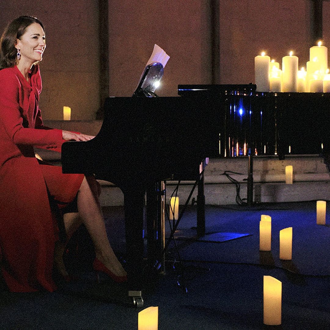 ¡Toda una estrella de la música! Kate Middleton muestra su talento al tocar el piano en un concierto navideño