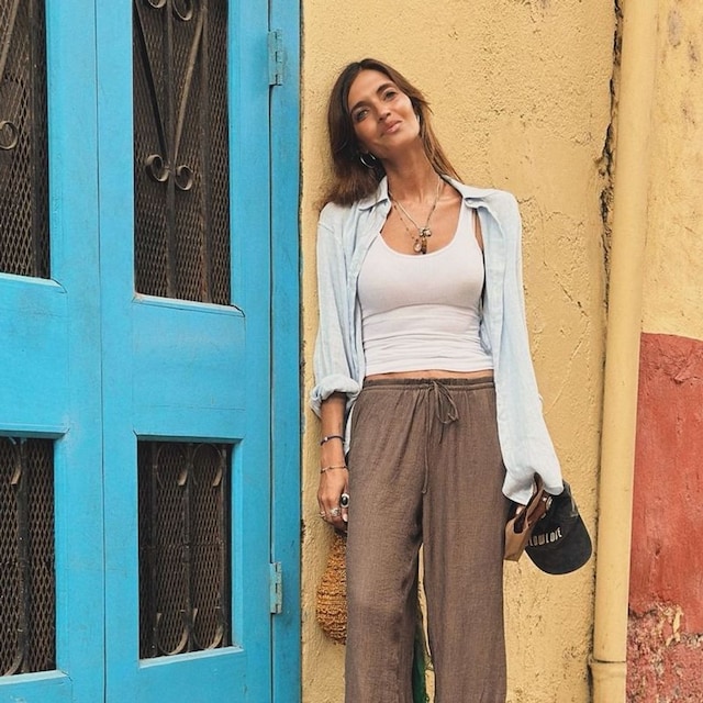 Sara Carbonero en Panamá con pantalón fluido de Zara