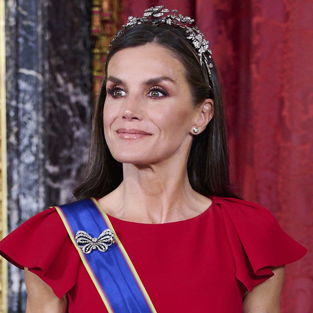 Doña Letizia moderniza la tiara floral y confirma su dúo ganador