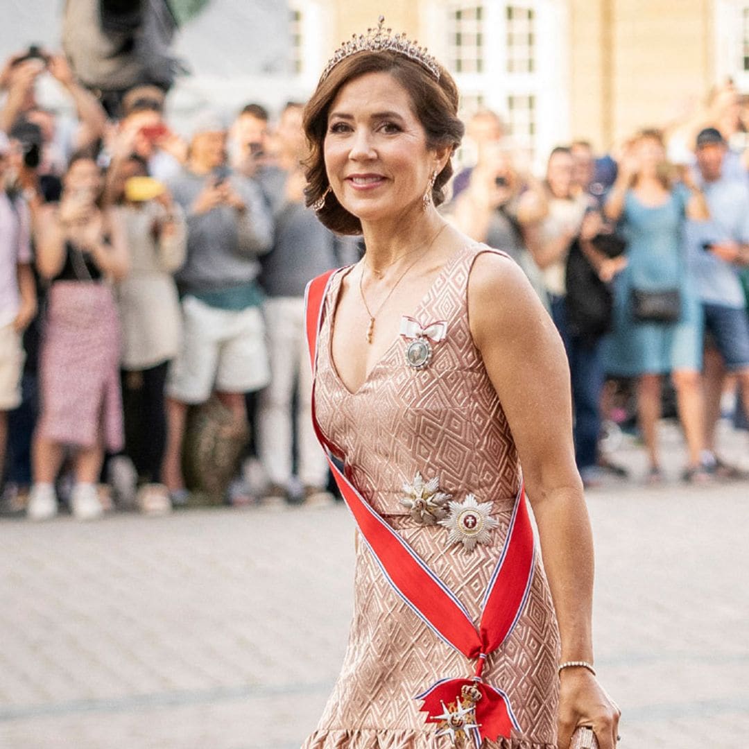 El fabuloso look de gala de Mary: un vestido con nuevo escote y colgante de gran valor sentimental