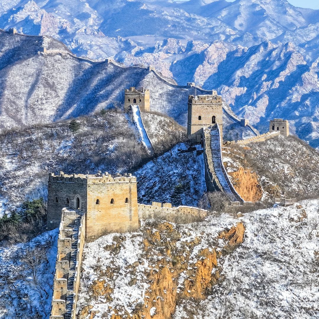 La Gran Muralla de Jinshanling cubierta de nieve, China