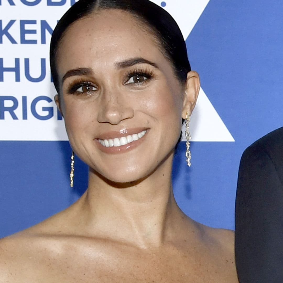 Meghan Markle, pura elegancia con un vestido blanco e impresionante anillo de Diana