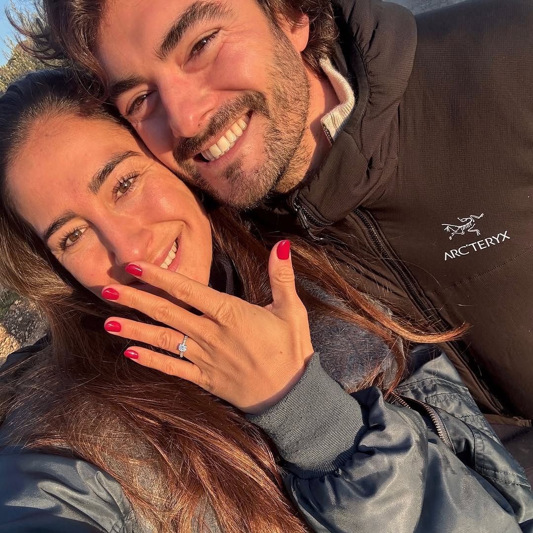 La 'influencer' Cocó Constans anuncia su compromiso y presume de anillo