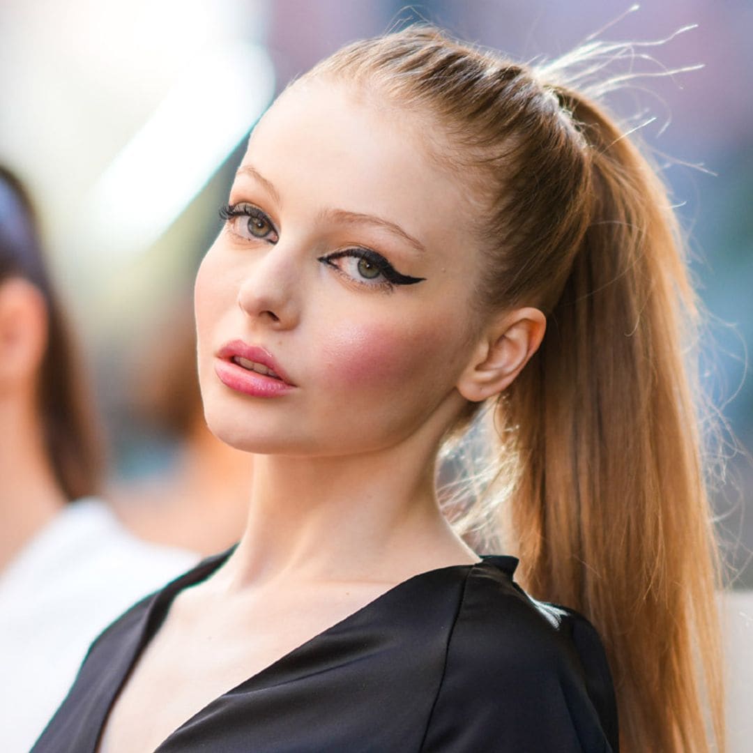 Aprende a hacerte el 'cat eye' perfecto con el truco fácil más viral