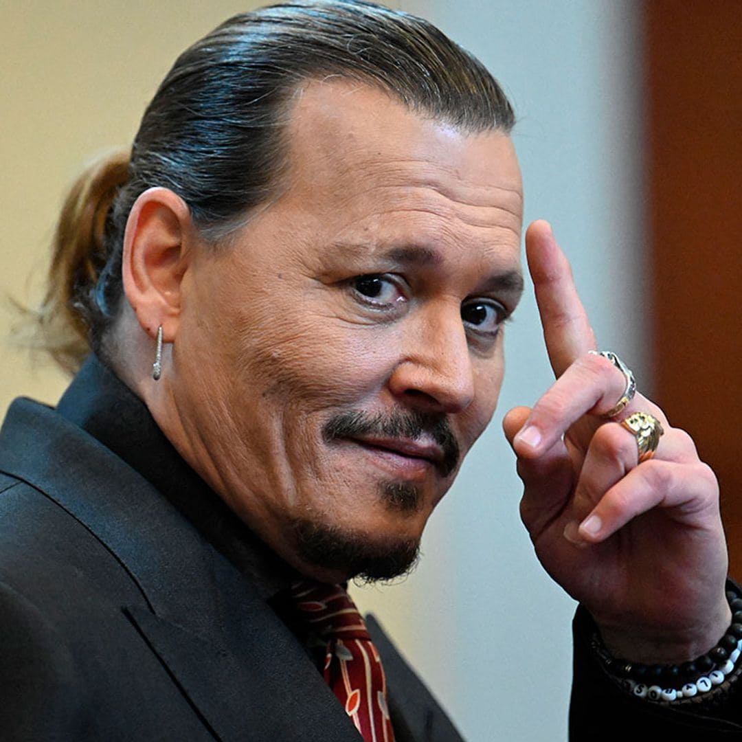 La pulsera amuleto que ha lucido Johnny Depp con el nombre de sus hijos en su batalla judicial