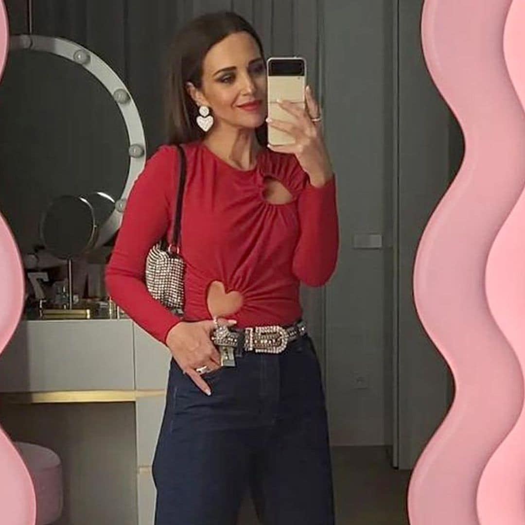 El look más romántico de Paula Echevarría con un body 'cut out' de Zara