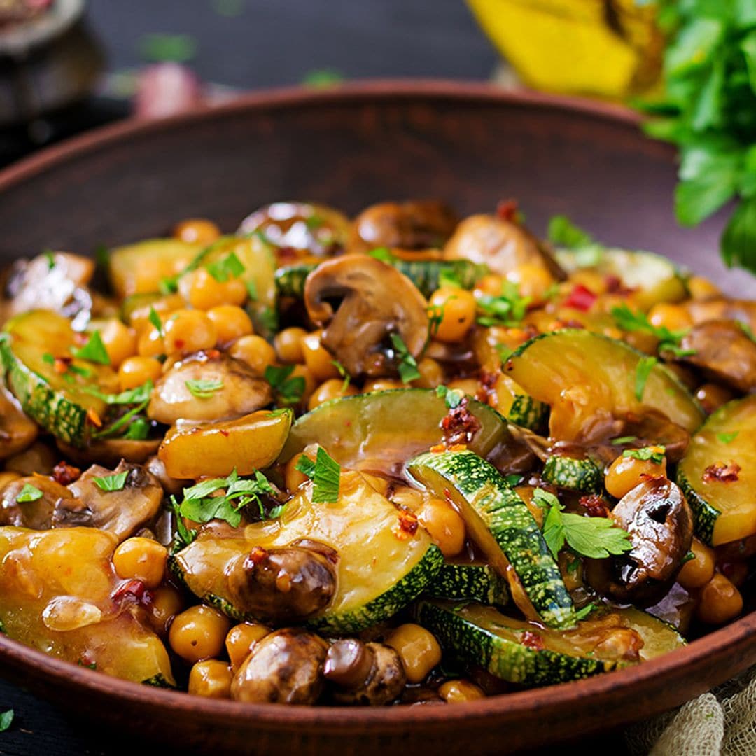 'Wok' de calabacín y garbanzos con salsa agridulce