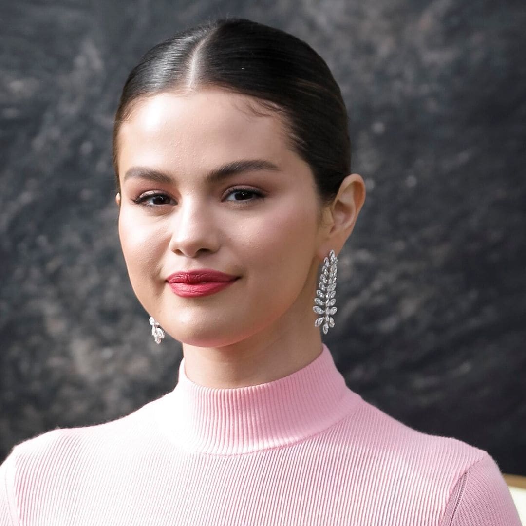 El delineado que también sedujo a Selena Gomez (y no es un simple cat eye)