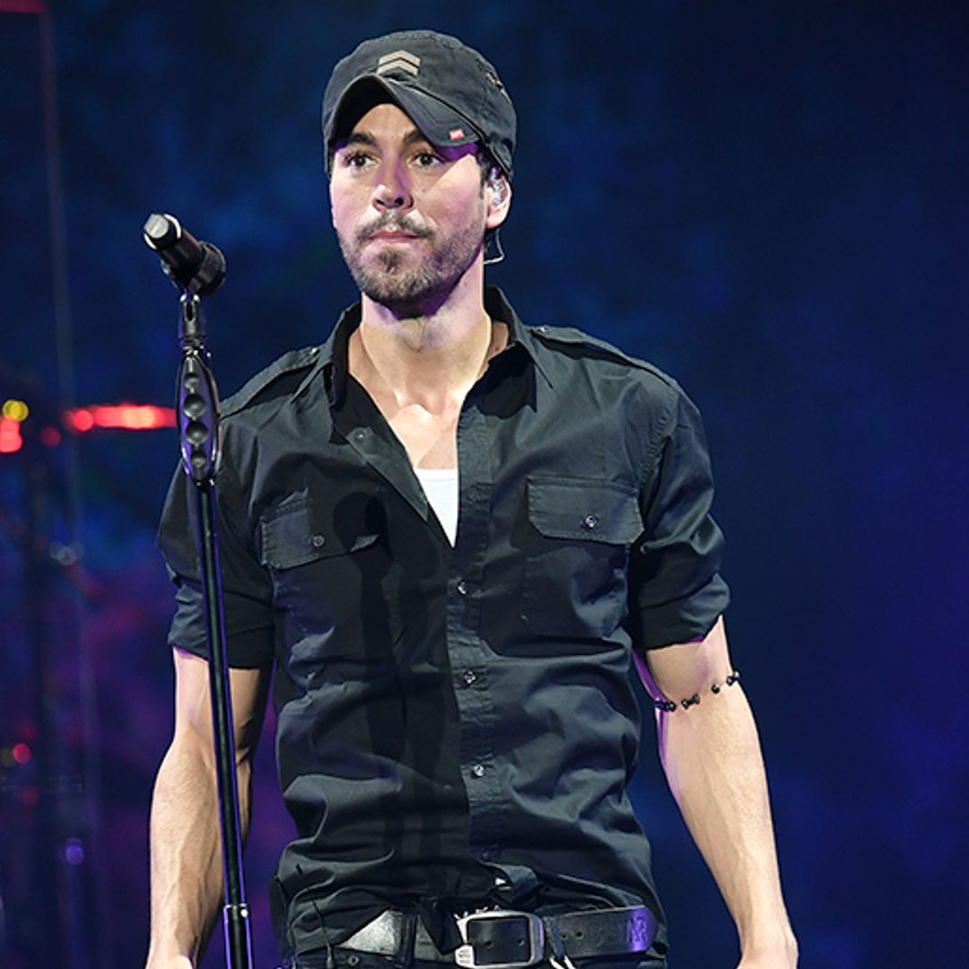 Enrique Iglesias muestra su lado más paternal con un pequeño fan