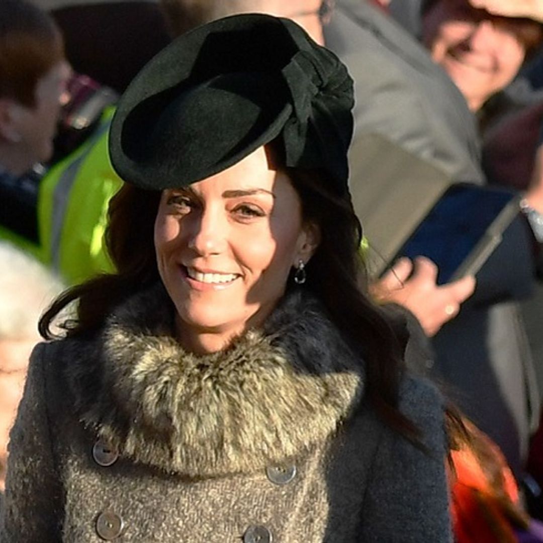 El acierto navideño de Kate Middleton en Sandringham con abrigo 'furry' y tacón cómodo