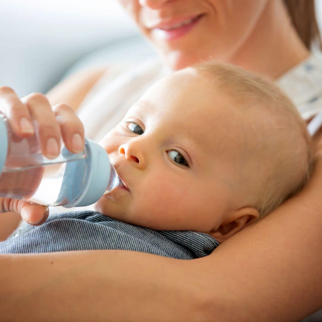 ¿Cuándo se puede empezar a dar agua al bebé?