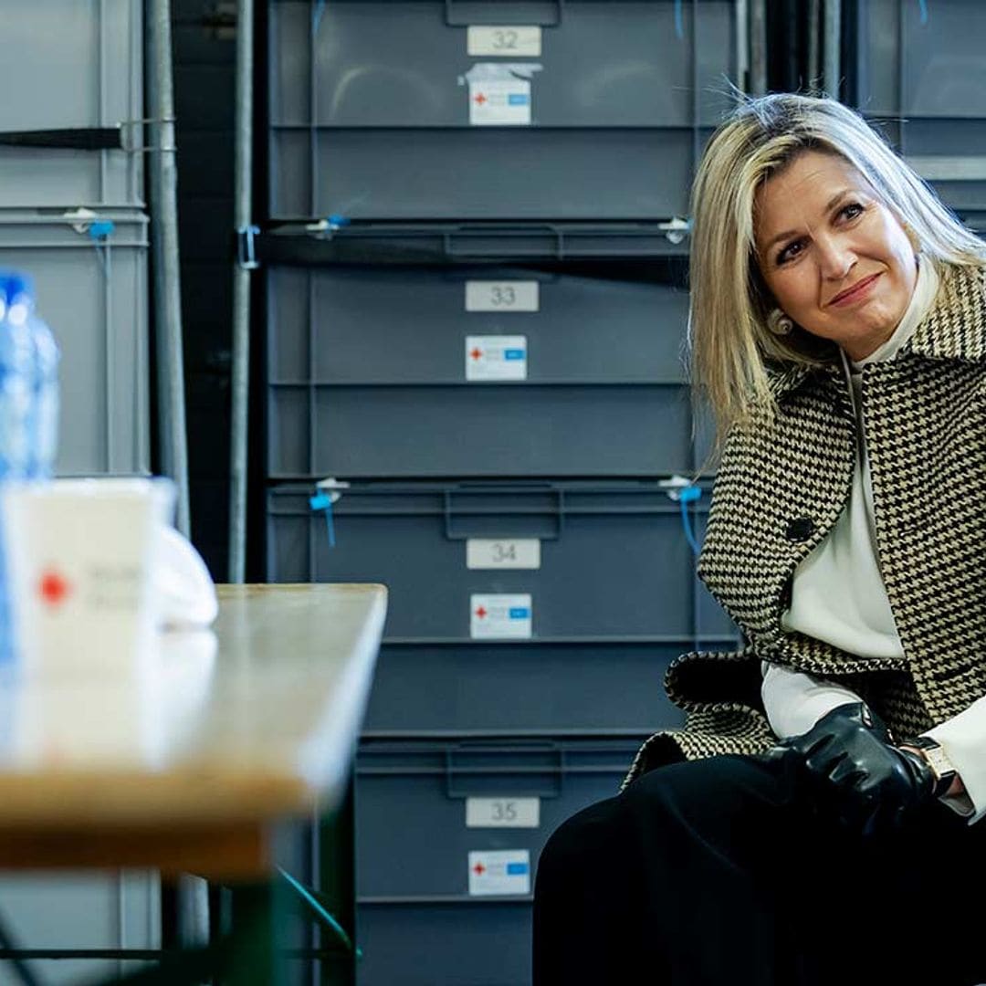 Máxima de Holanda lleva su sonrisa y su cercanía a los voluntarios de Cruz Roja