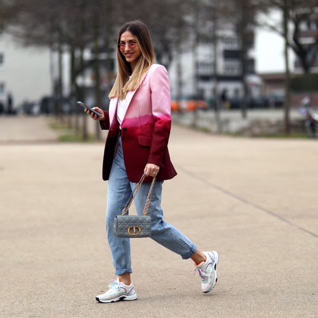 De lunes a domingo: looks de primavera que quedan mejor con zapatillas que con tacones