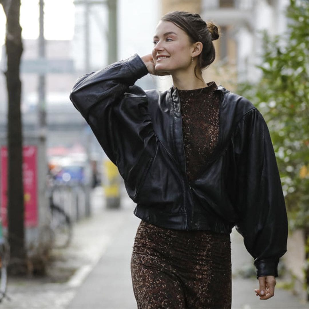 Vestidos de primavera que puedes estrenar ya (si los llevas con botas altas)