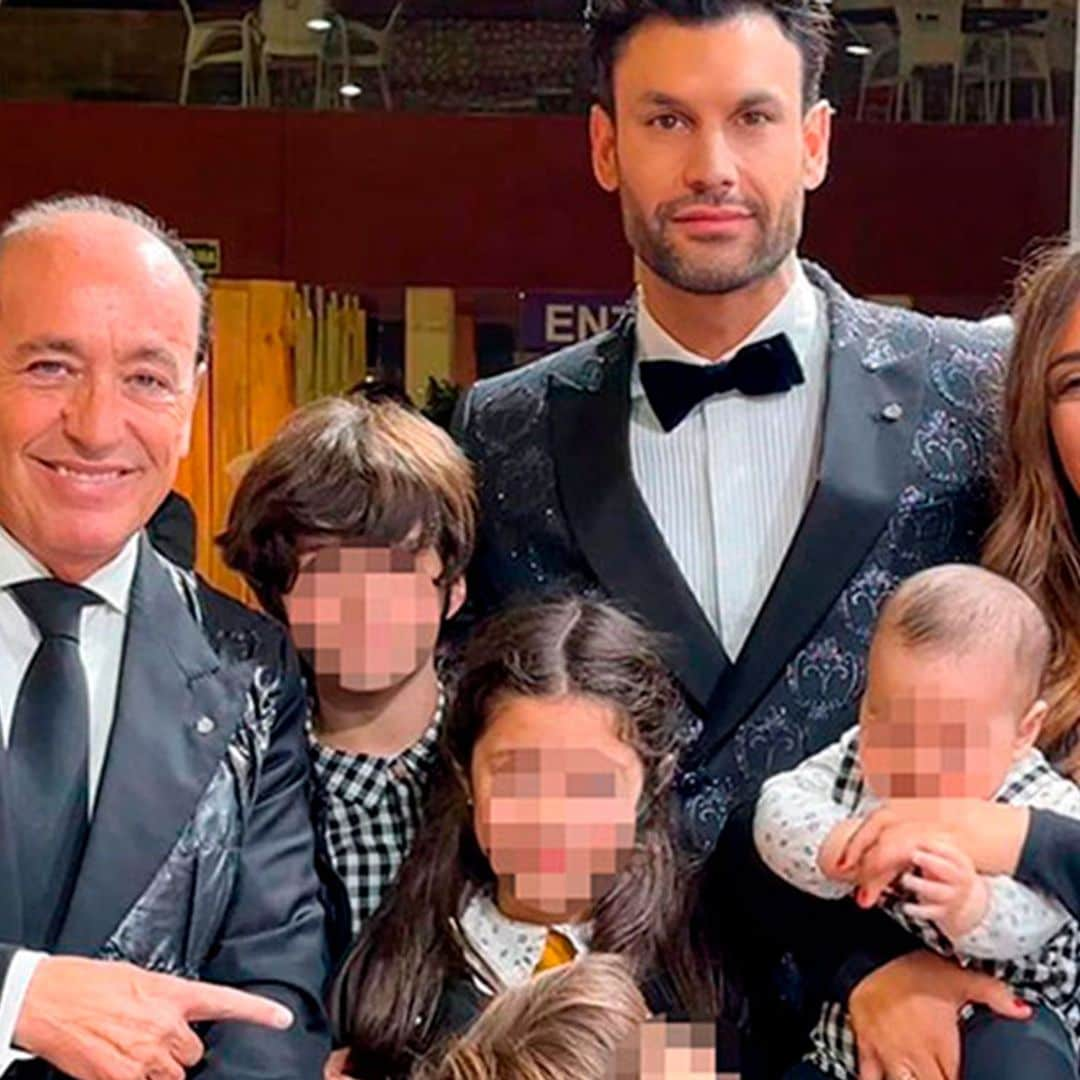 Jorge Pérez regresa a las pasarelas tras su polémica con Alba Carrillo arropado por su mujer y sus hijos