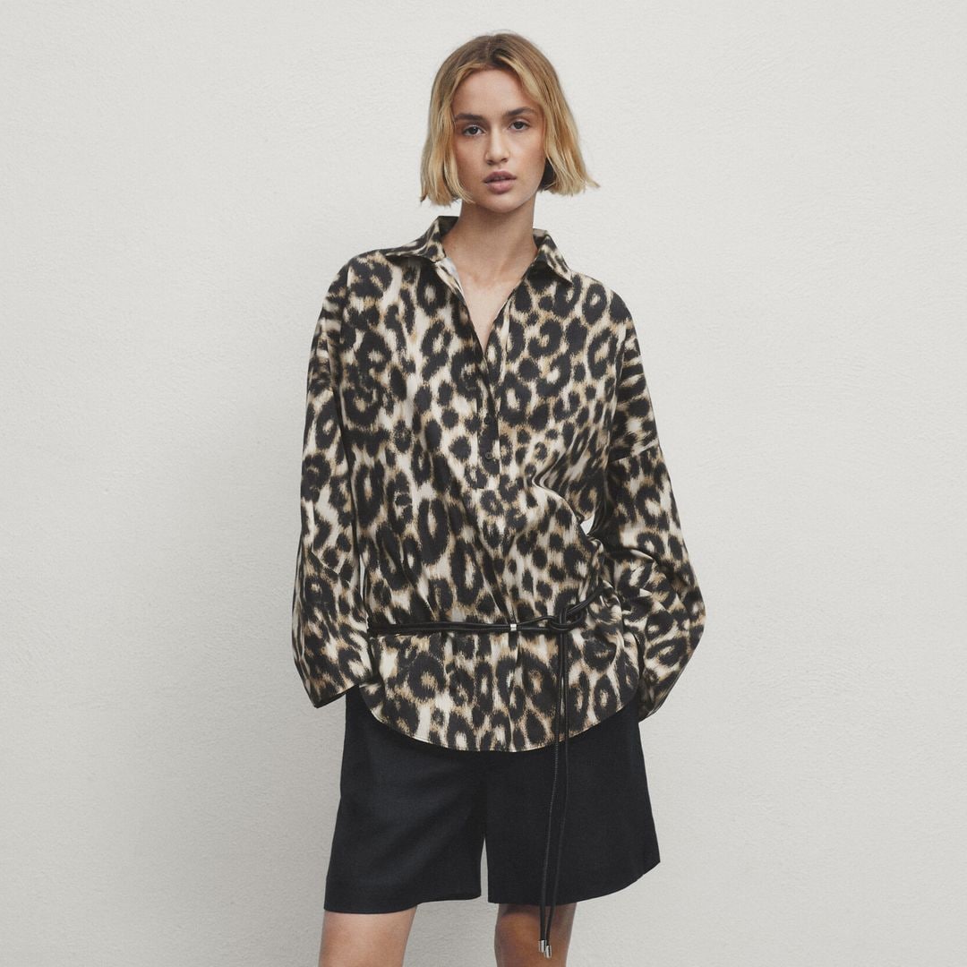 Hemos encontrado en las rebajas de Massimo Dutti la camisa de leopardo más estilosa por menos de 40€