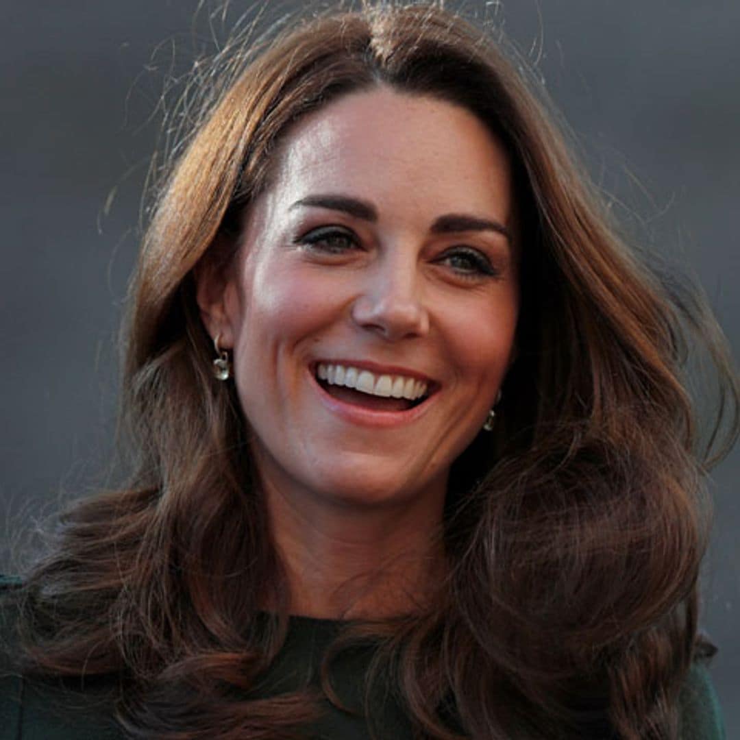 El accesorio con el que Kate Middleton lleva 5 años transformando sus looks