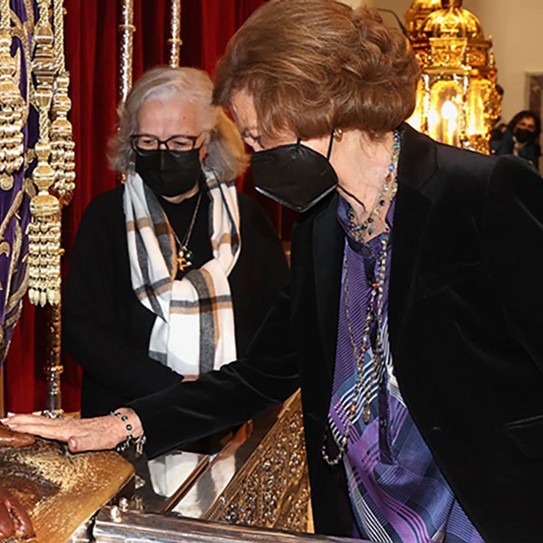 La reina Sofía, aclamada en su visita al Cristo de Medinaceli en Madrid