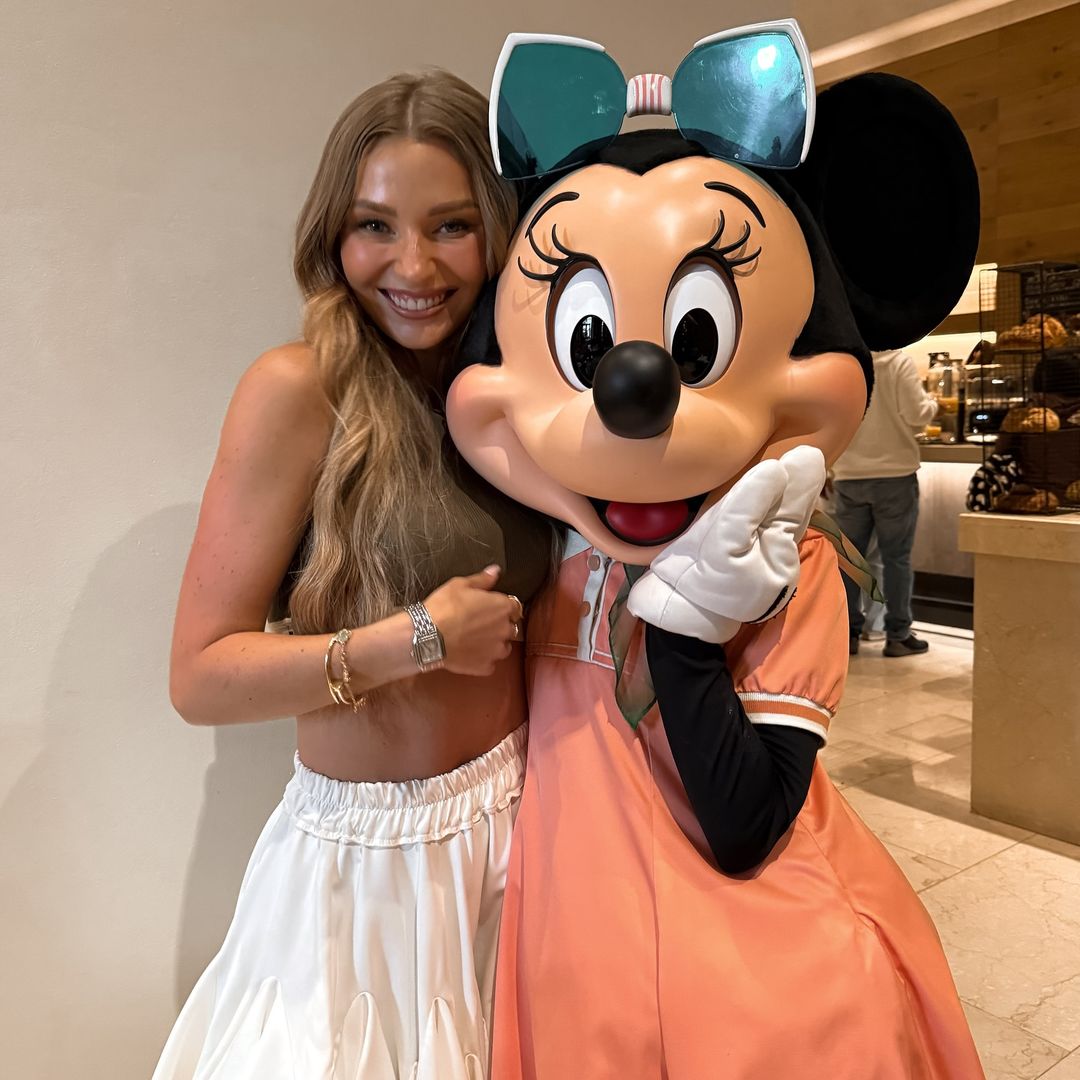 Irina Baeva presume vistazos de su escapada por el 'Lugar Más Feliz del Mundo'