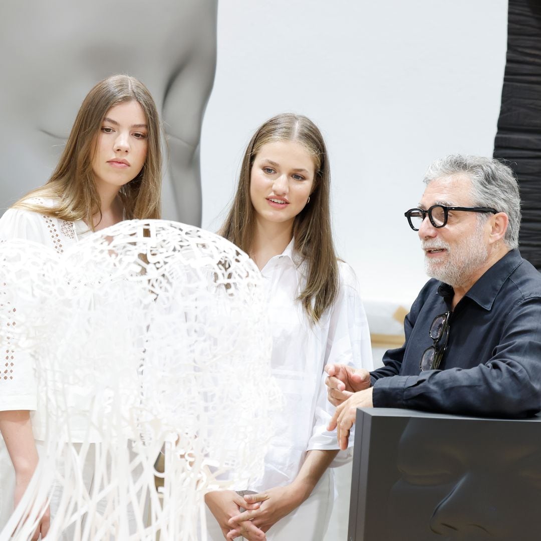 La visita de Leonor y Sofía al taller del escultor Jaume Plensa: de los obsequios a las palabras del anfitrión sobre la heredera al trono