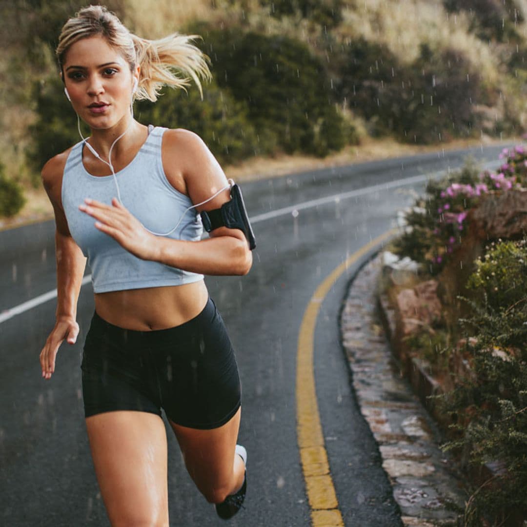 Por qué correr con lluvia no es una mala idea si sigues estos consejos