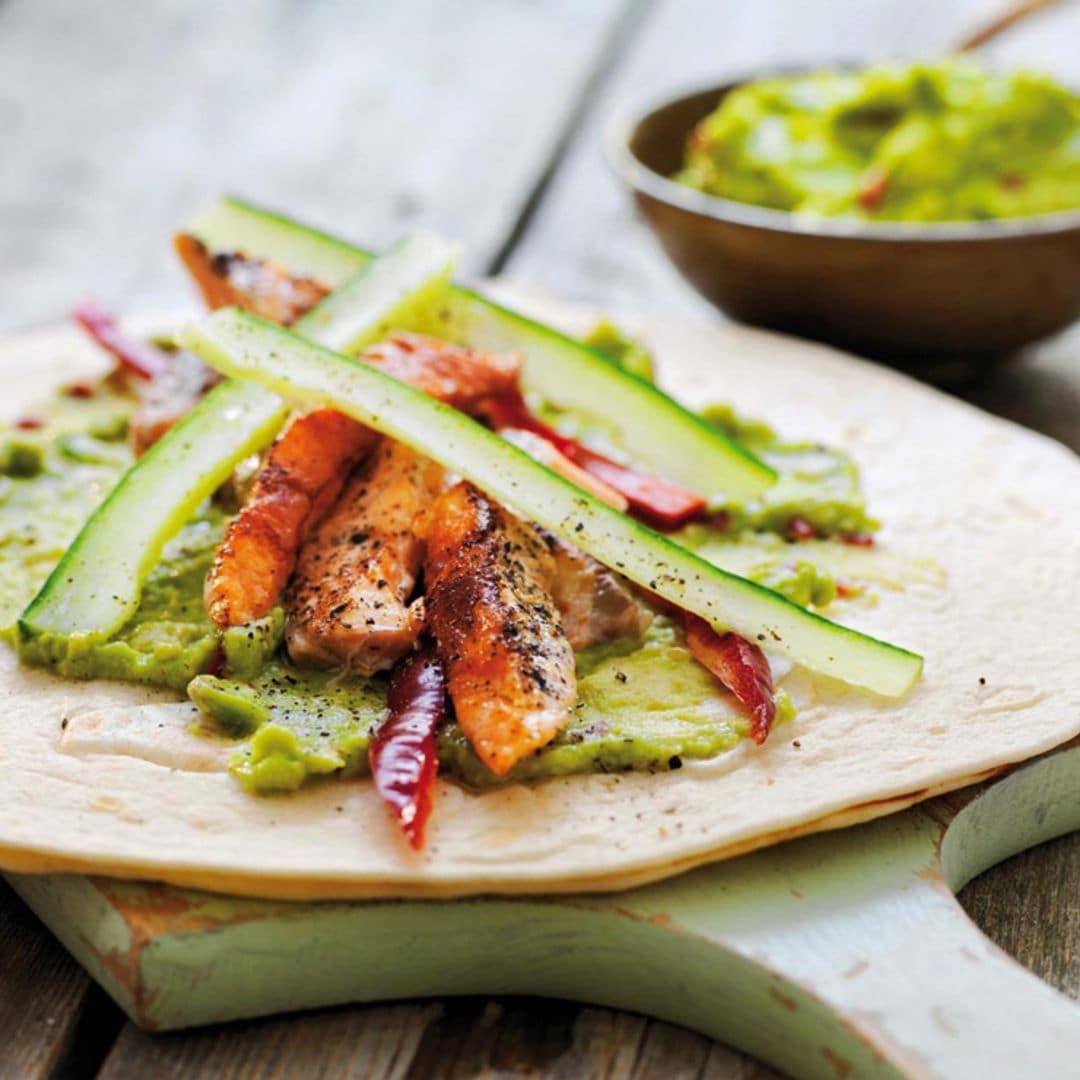 Tacos de salmón con guacamole