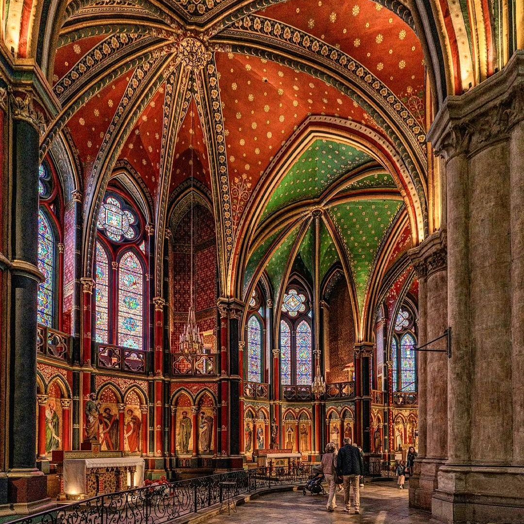 Pinturas y vidrieras de la catedral de Bayona, Francia