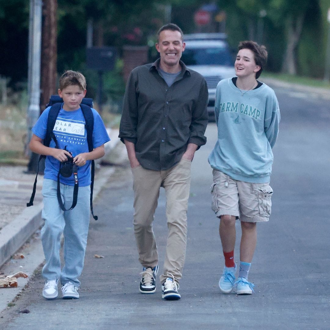 Ben Affleck recupera la sonrisa junto a sus hijos Fin y Samuel