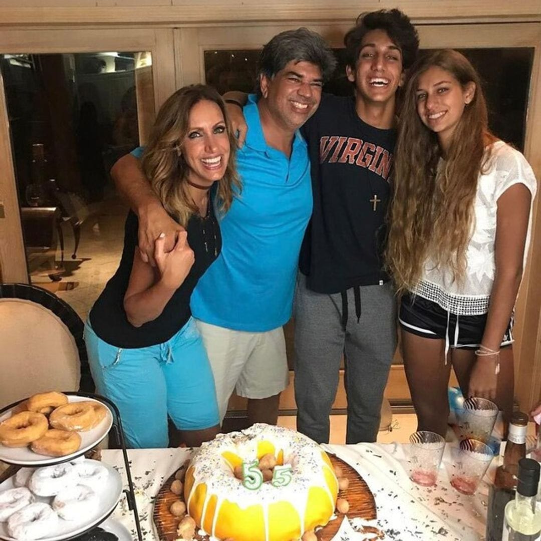 Lili Estefan con su exmarido y sus hijos