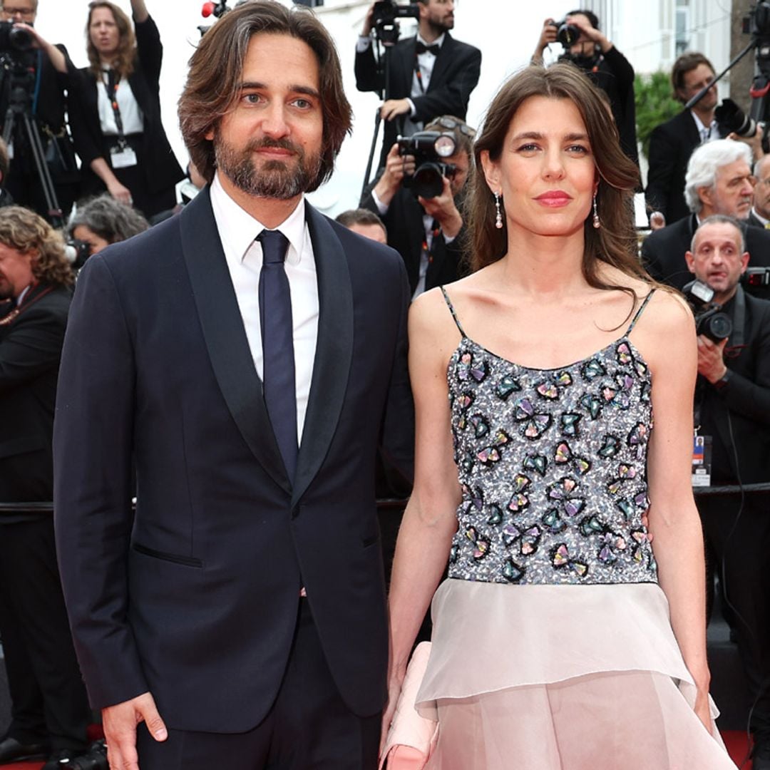 Carlota Casiraghi, junto a su marido, brilla en el Festival de Cannes con un vestido de lentejuelas