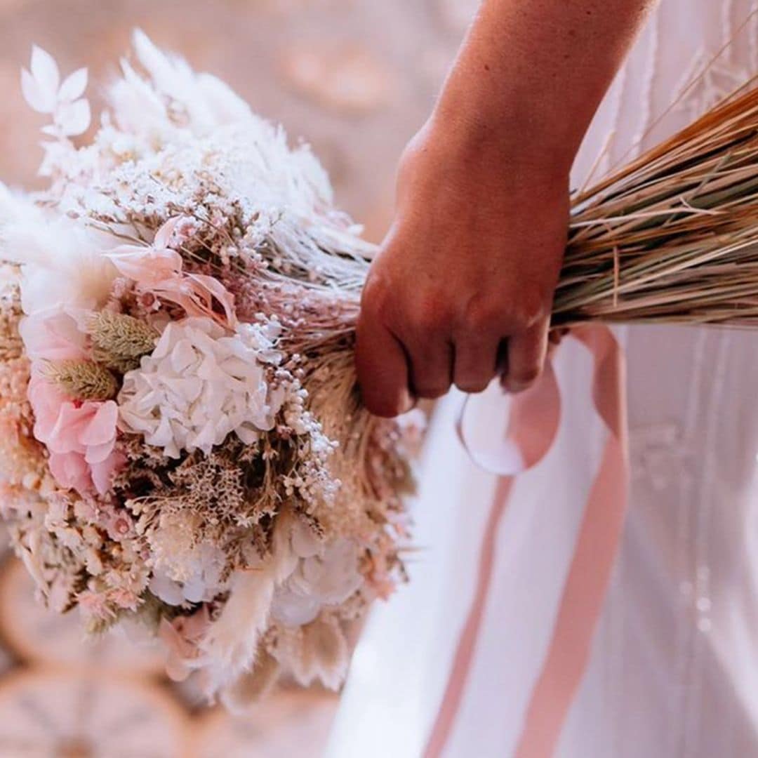 Los ramos de novia de flores preservadas más estilosos que podrás conservar después