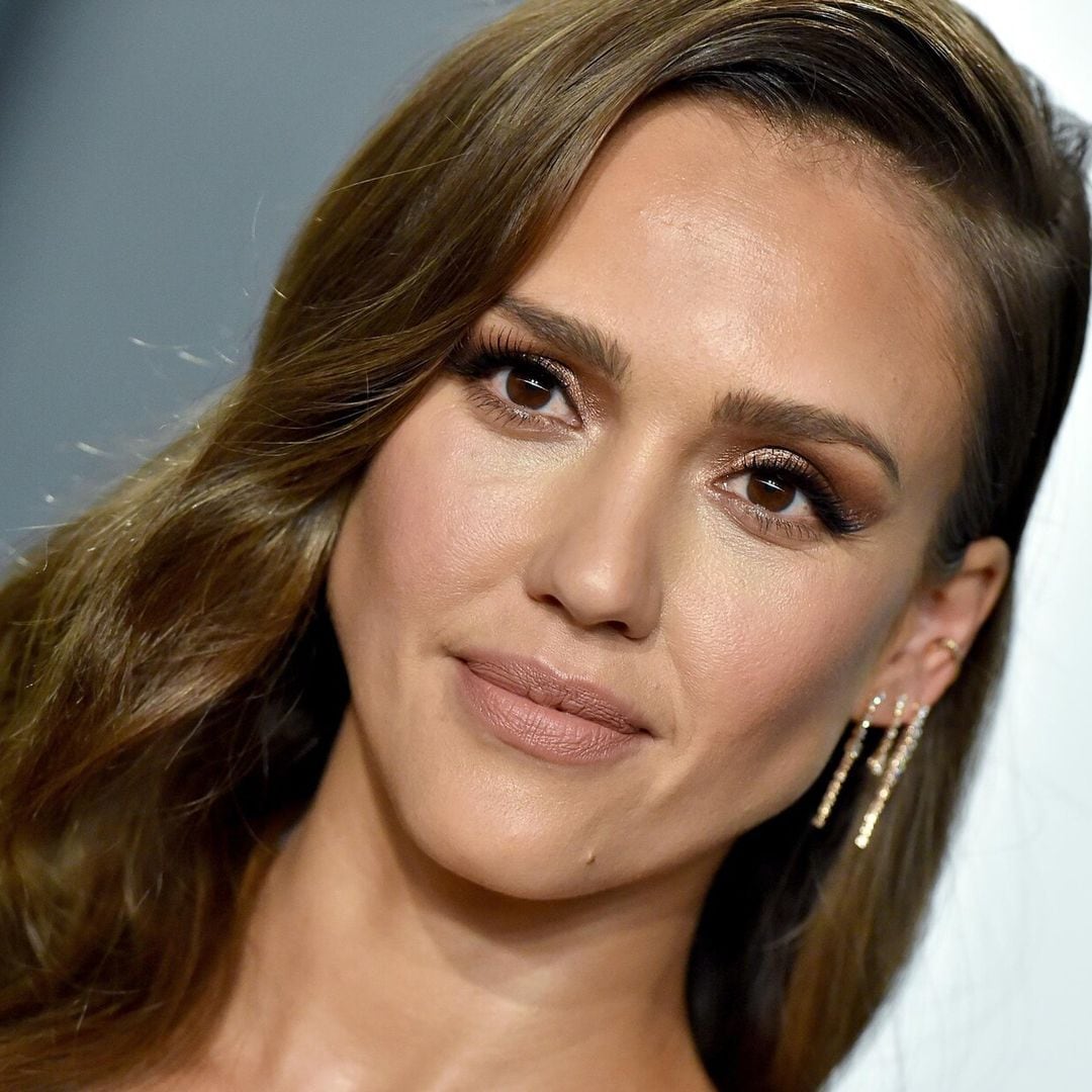 Jessica Alba y el sérum antiedad que se ha convertido en su arma de belleza