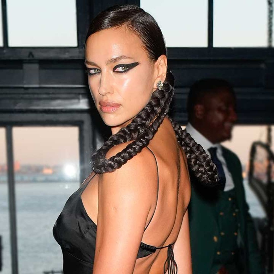 Irina Shayk impacta con su look más rompedor en Nueva York: ahumado extremo y trenzas XL