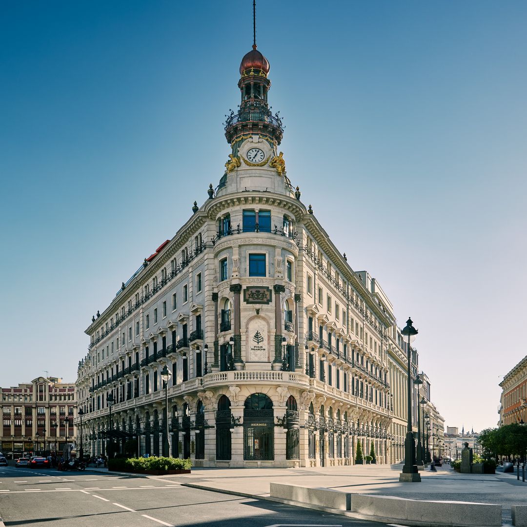 Hotel Four Seasons, en la intersección de las calles Alcalá y Sevilla, Madrid