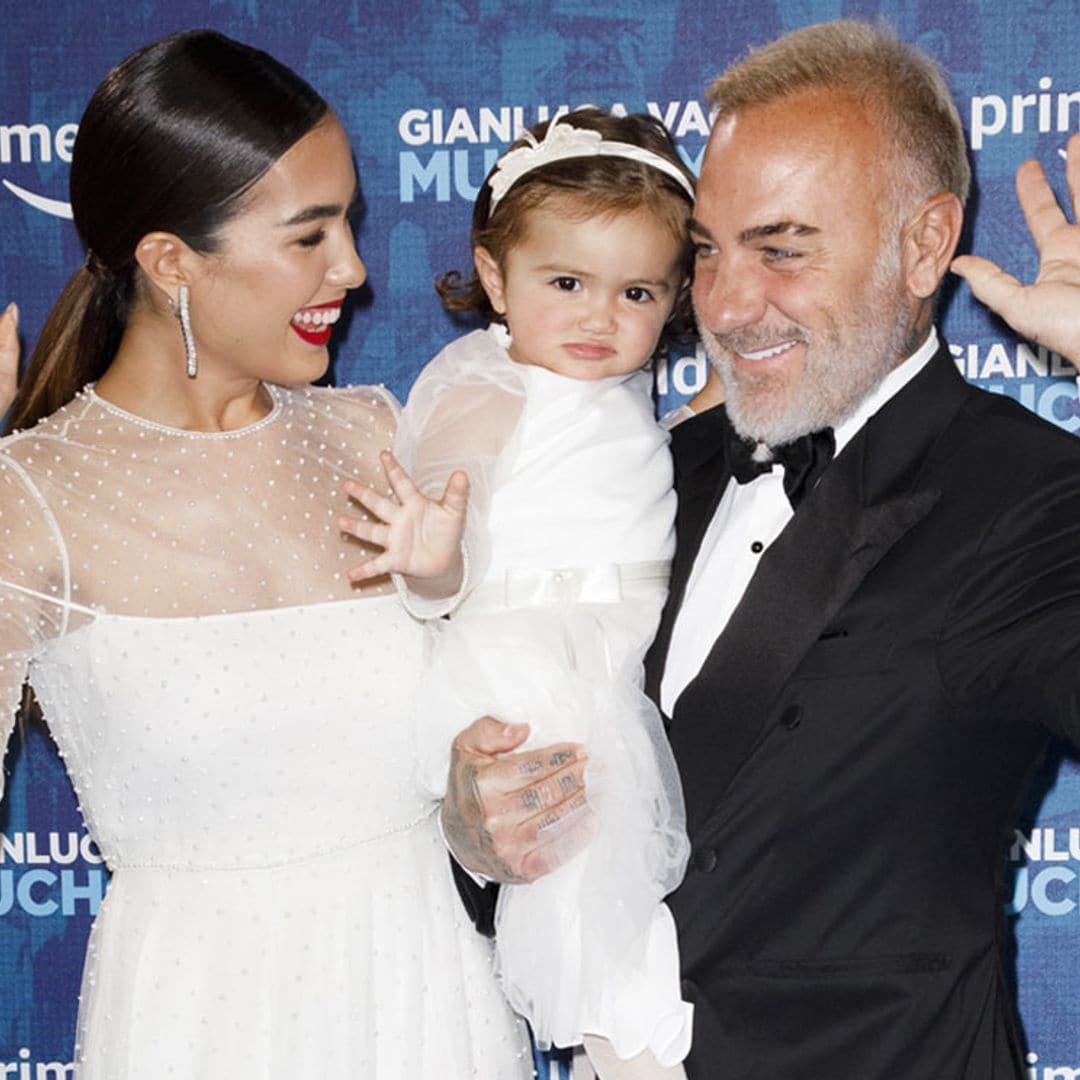 Blu Jerusalema, hija de Gianluca Vacchi, una auténtica estrella sobre la alfombra con solo un año y medio