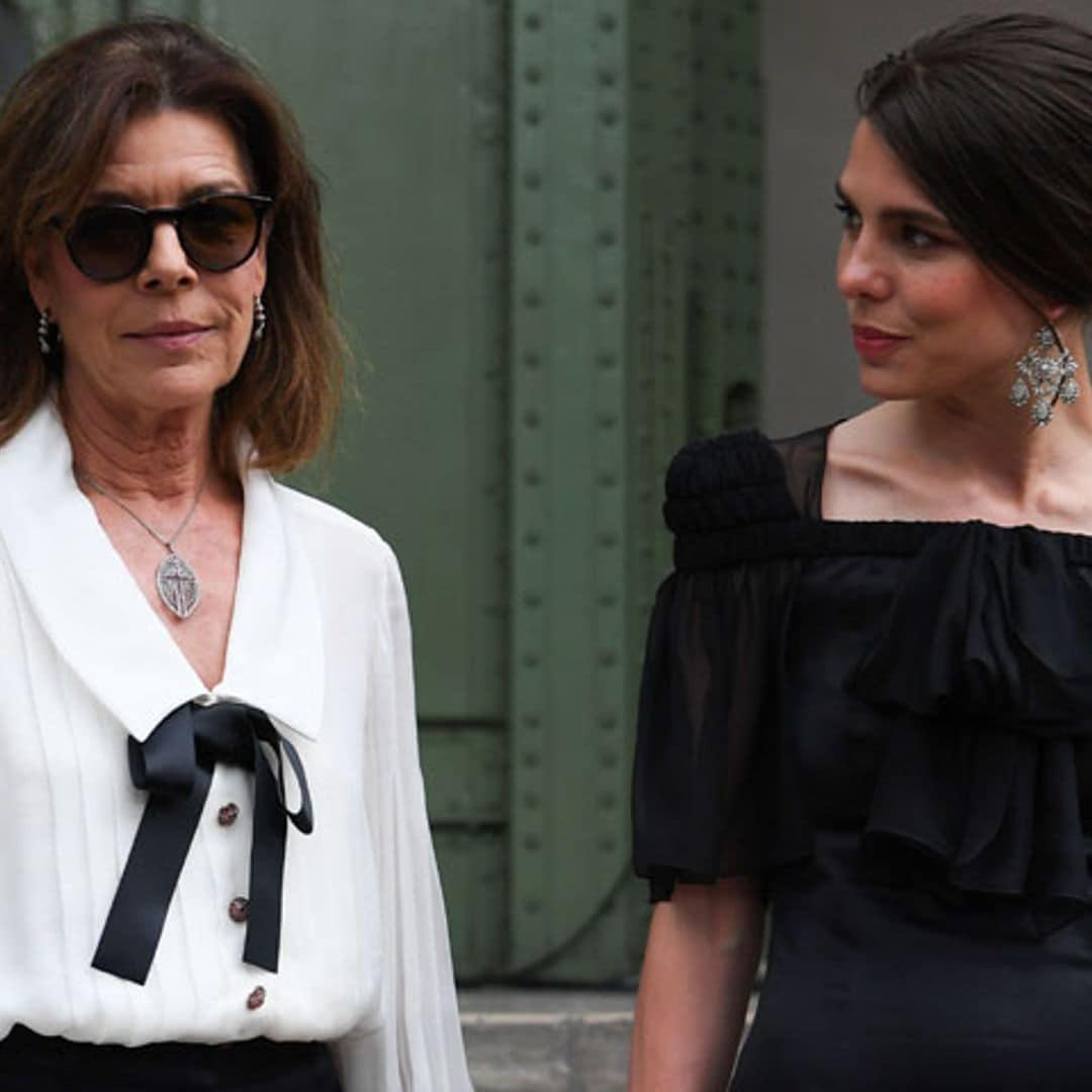 'Karl For Ever': Carlota Casiraghi y Carolina de Mónaco recuerdan al diseñador en París